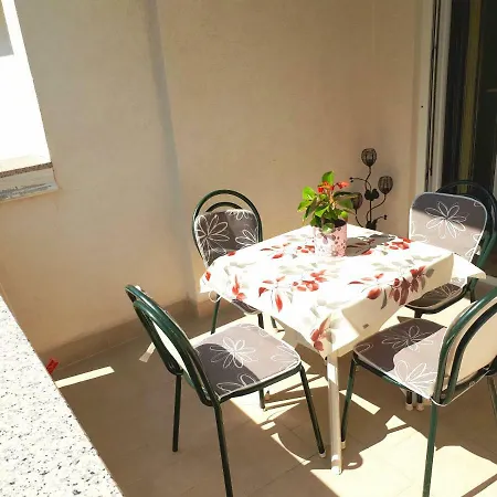 Anna 350m From The Beach Apartment Medulin